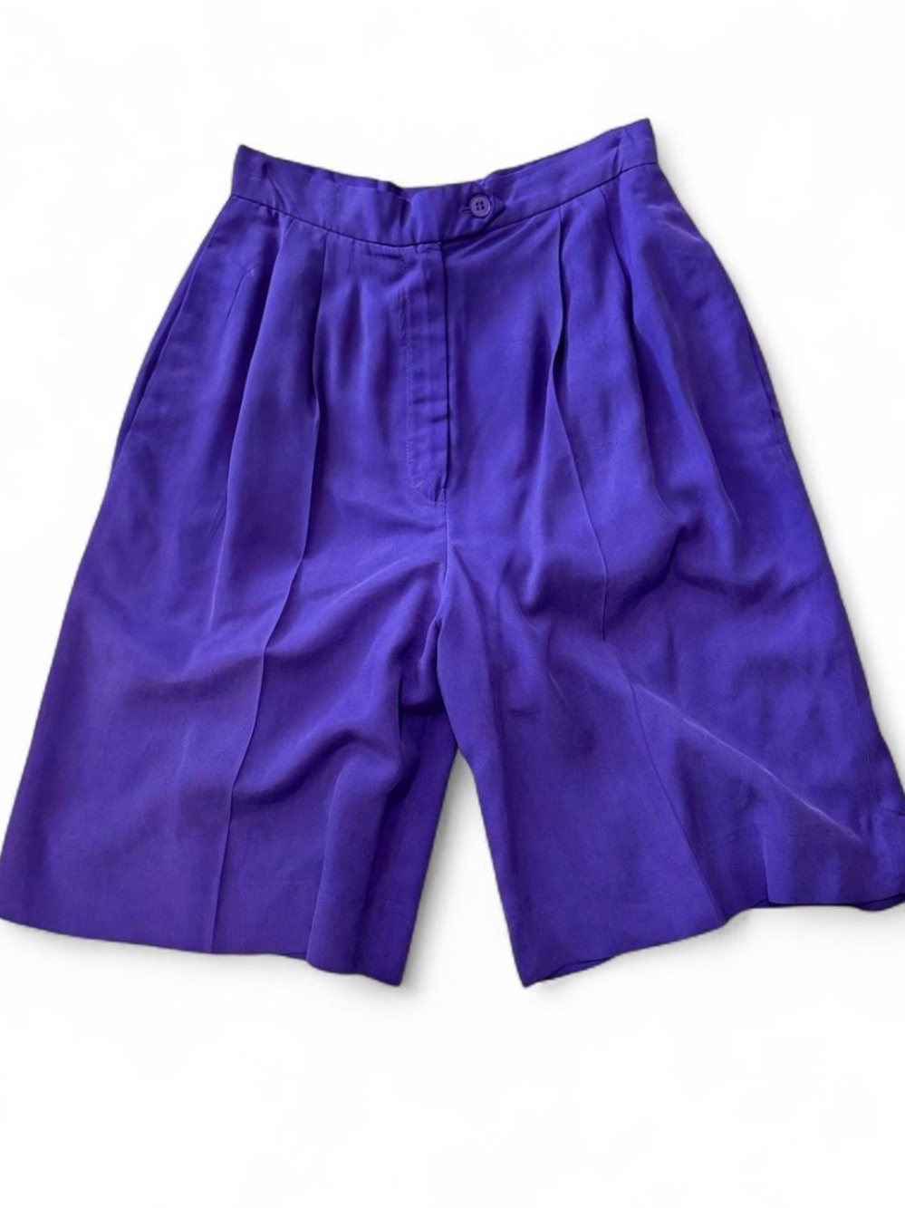 Vintage Carlisle Sport 100% Silk
Pleated High Waisted Shorts Purple Size 4
